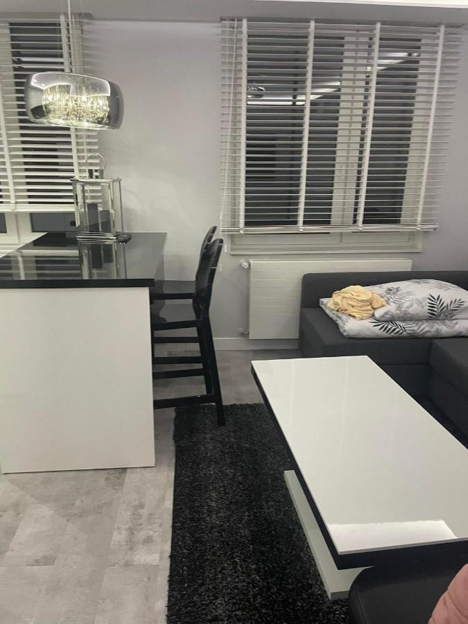 Apartament Poniatowa 아파트 외부 사진